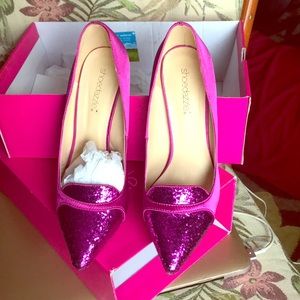 Hot Fuchsia Colored pumps! size 7.5